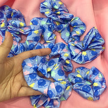 Load image into Gallery viewer, Soot Scrunchie